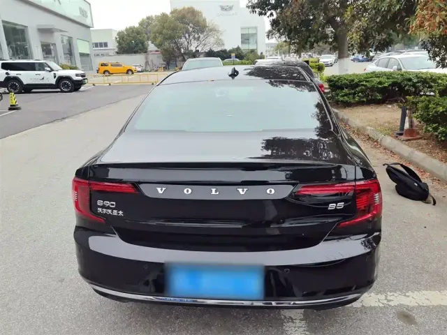 Volvo S90 — Фото автомобиля 3