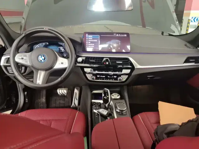 BMW 5 Series — Фото автомобиля 9