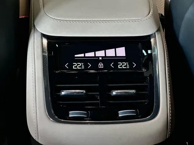 Volvo XC90 — Фото автомобиля 21