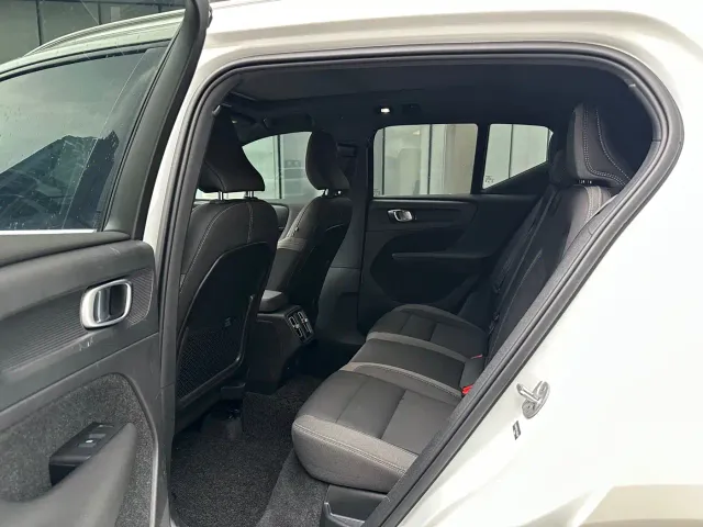 Volvo XC40 — Фото автомобиля 9