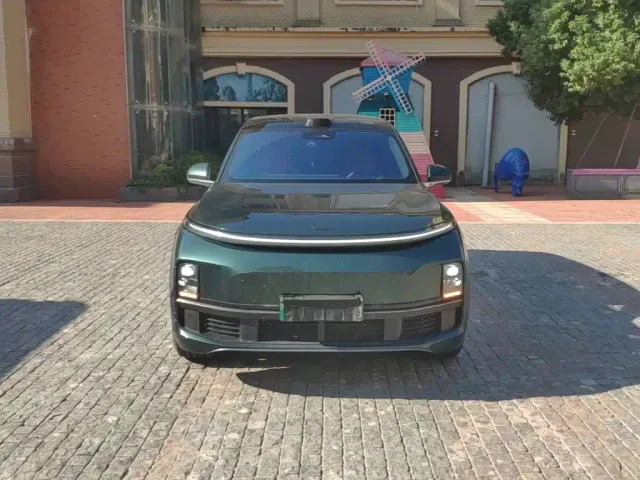 Li Auto L9 — Фото автомобиля 2