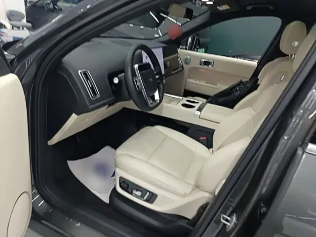 Li Auto L9 — Фото автомобиля 15