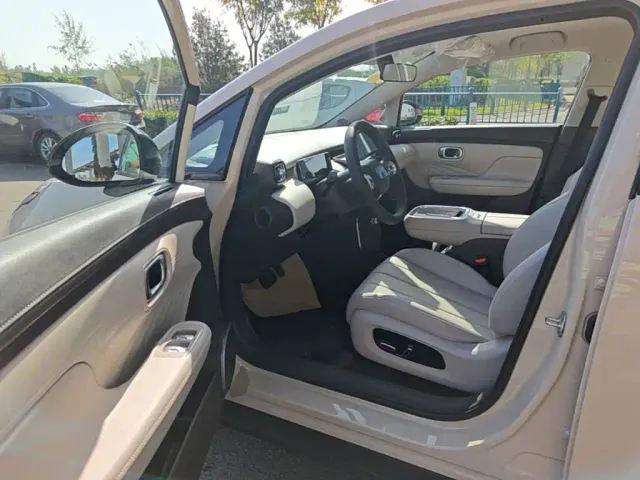 GAC Aion UT — Фото автомобиля 15