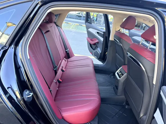Hongqi H5 — Фото автомобиля 12
