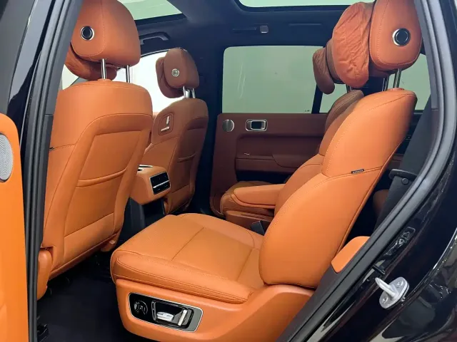 Li Auto L8 — Фото автомобиля 8