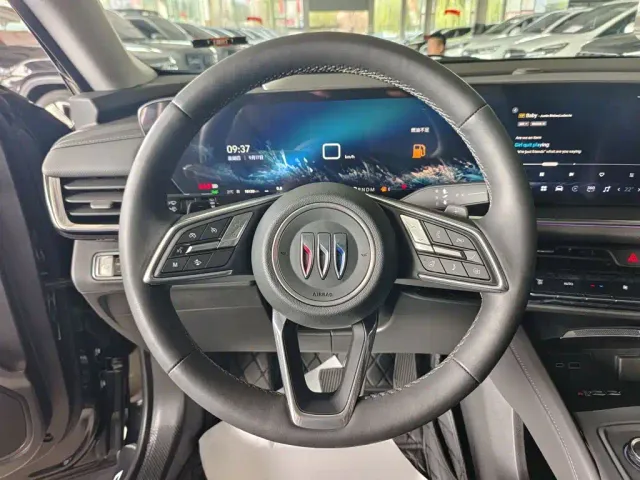 Buick Envision Plus — Фото автомобиля 18