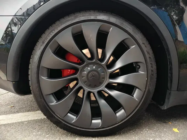 Tesla Model Y — Фото автомобиля 15