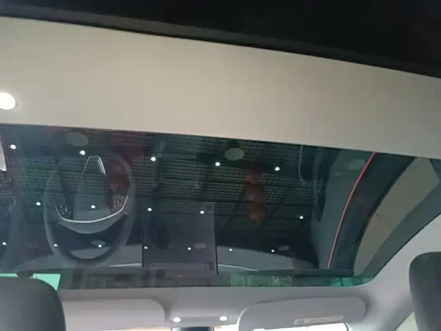 Tesla Model 3 — Фото автомобиля 17