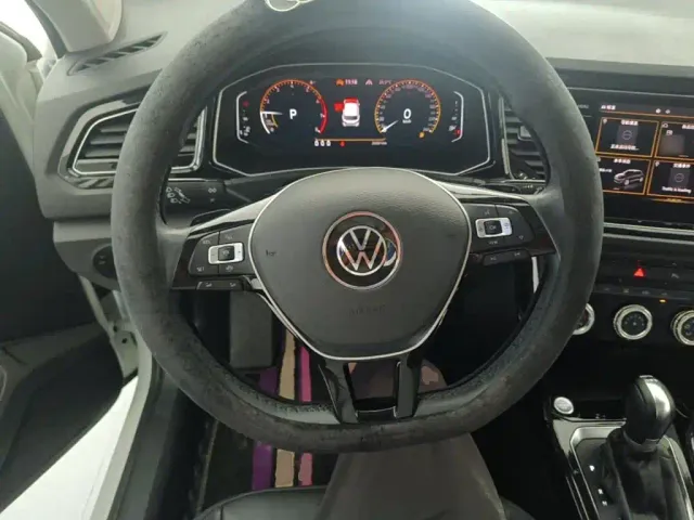 Volkswagen T-Roc — Фото автомобиля 10