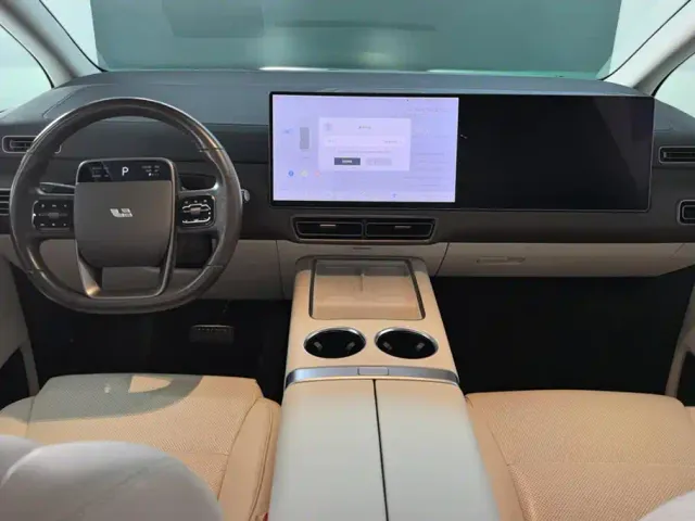 Li Auto MEGA — Фото автомобиля 12