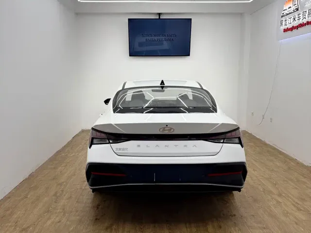 Hyundai Elantra — Фото автомобиля 5