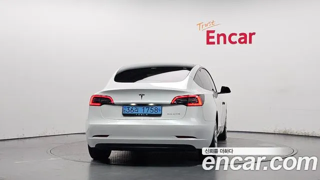 Tesla Model 3 — Фото автомобиля 4