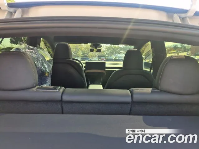 Tesla Model Y — Фото автомобиля 11
