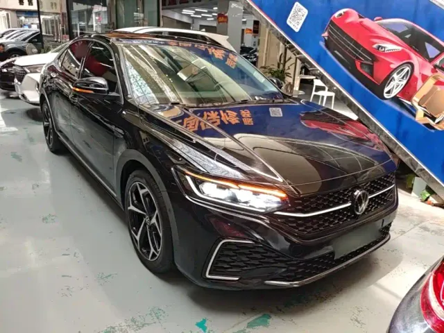 Volkswagen Passat — Фото автомобиля 3