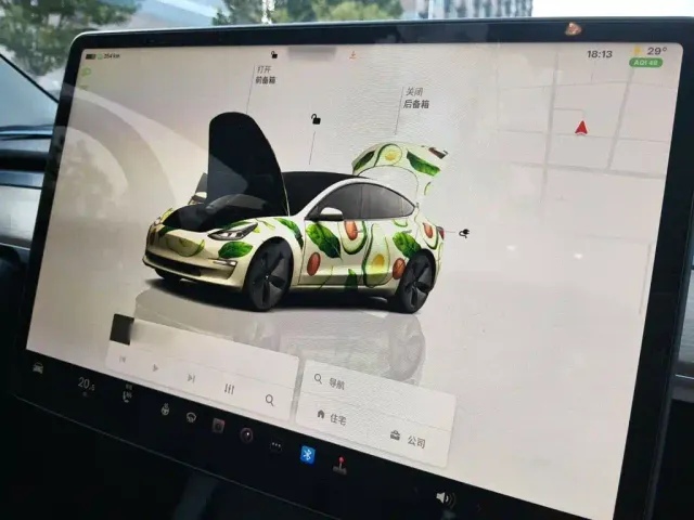 Tesla Model 3 — Фото автомобиля 18