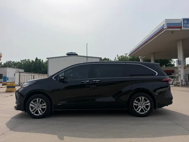 Toyota Sienna — Фото автомобиля 5