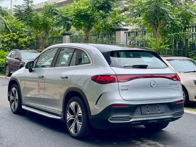 Mercedes-Benz EQE SUV — Фото автомобиля 6