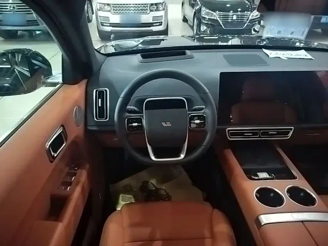 Li Auto L7 — Фото автомобиля 10