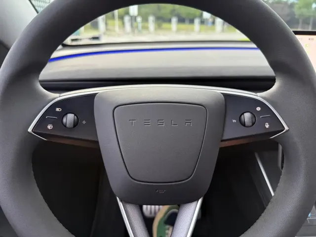Tesla Model Y — Фото автомобиля 14