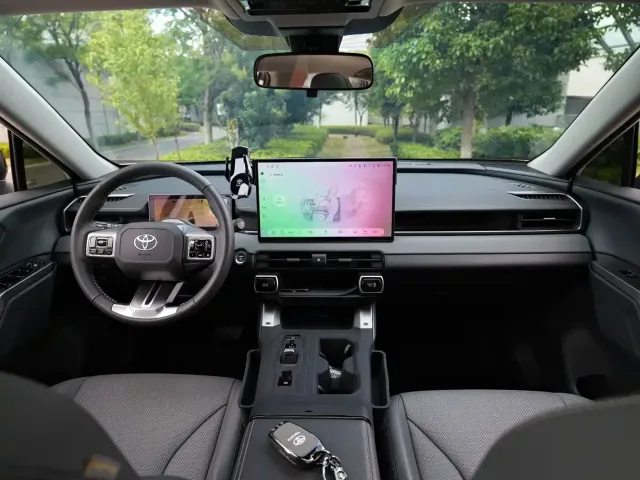 Toyota RAV4 — Фото автомобиля 7