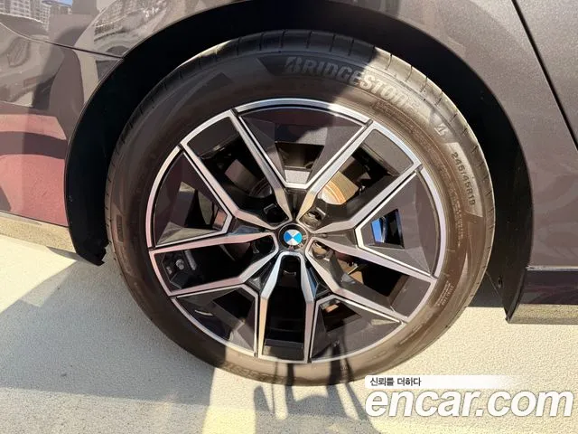 BMW 5 Series G60 — Фото автомобиля 14