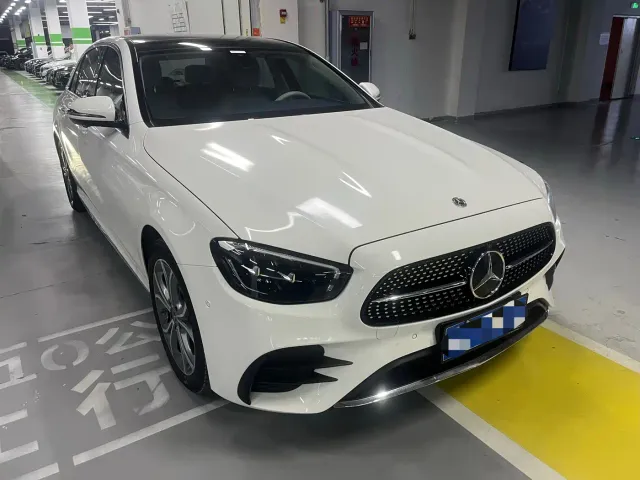 Mercedes-Benz E-Class — Фото автомобиля 3
