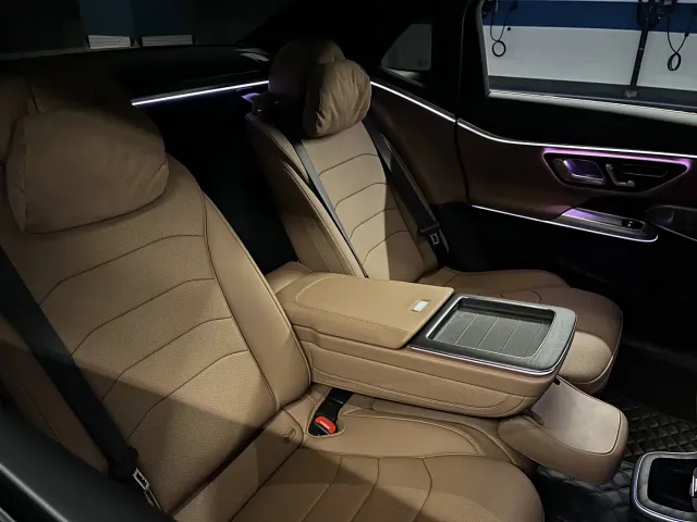 Mercedes-Benz E-Class — Фото автомобиля 20