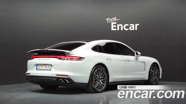 Porsche Panamera — Фото автомобиля 2