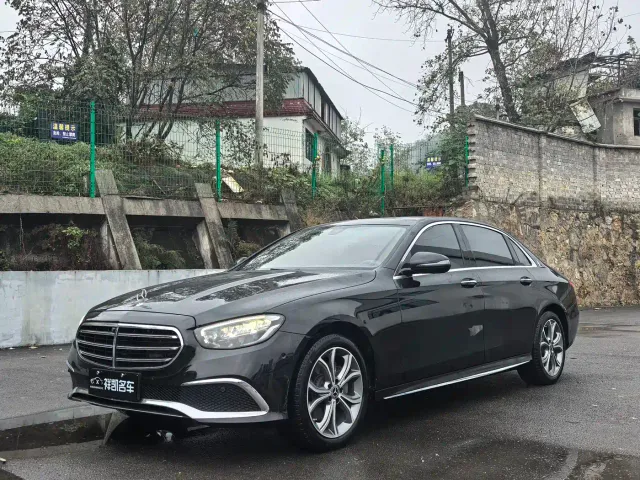 Фотография автомобиля — Mercedes-Benz E-Class