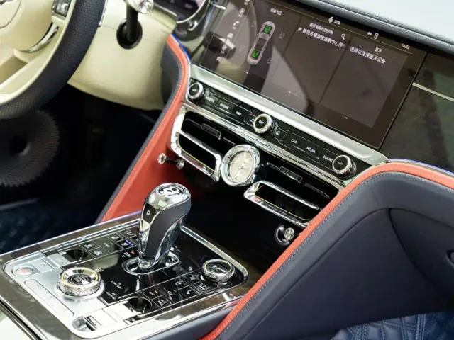 Bentley Flying Spur — Фото автомобиля 23