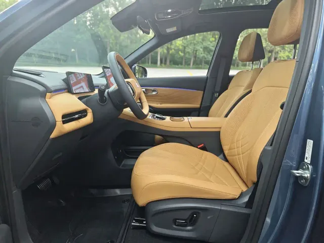 Geely Galaxy Starship 7 EM-i — Фото автомобиля 9