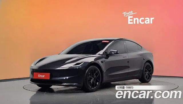 Фотография автомобиля — Tesla Model 3