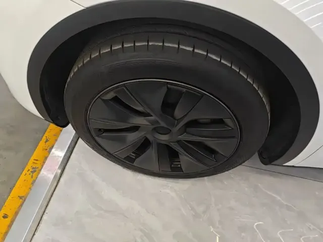 Tesla Model Y — Фото автомобиля 22