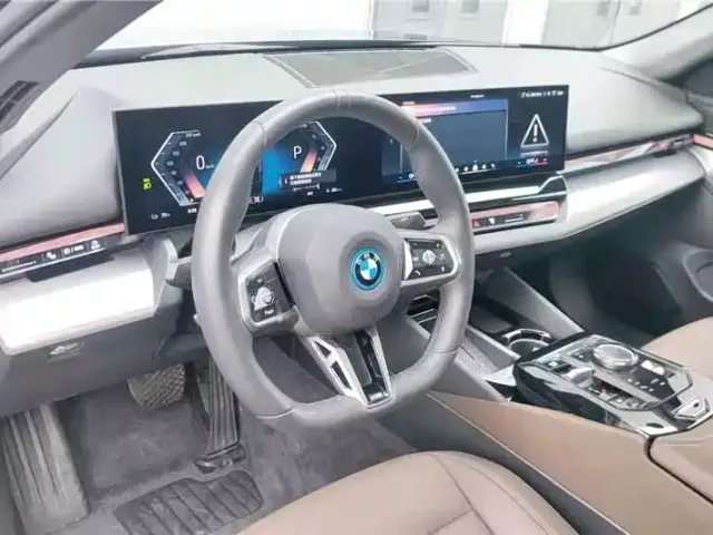 BMW i5 — Фото автомобиля 3
