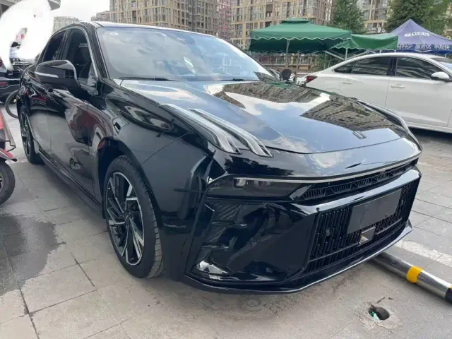 Lynk & Co 03 — Фото автомобиля 2