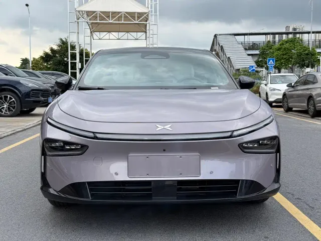 Xpeng P7+ — Фото автомобиля 2