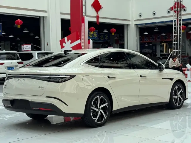 BYD Seal 07 DM-i — Фото автомобиля 23