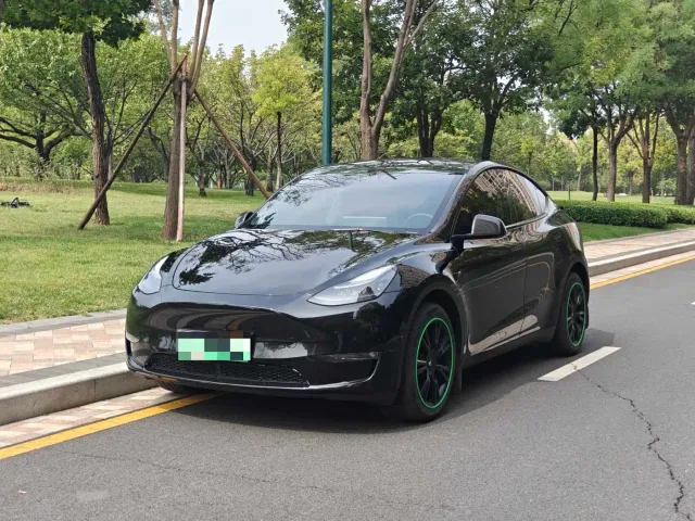 Фотография автомобиля — Tesla Model Y