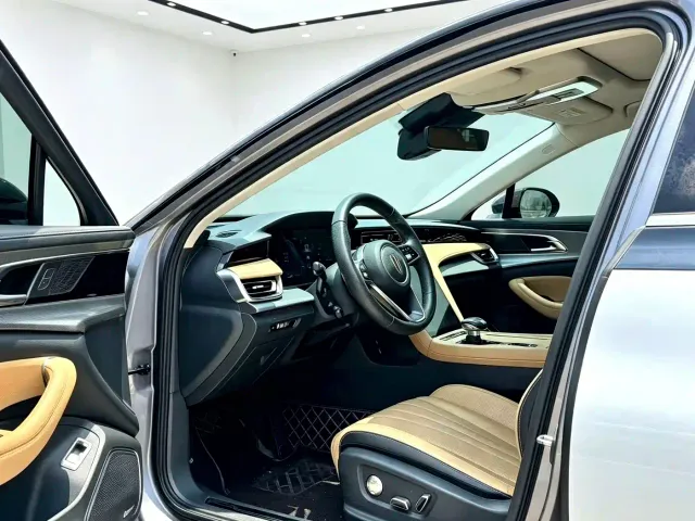Hongqi H5 — Фото автомобиля 6