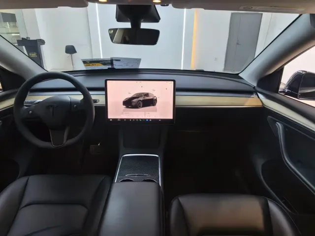 Tesla Model Y — Фото автомобиля 8
