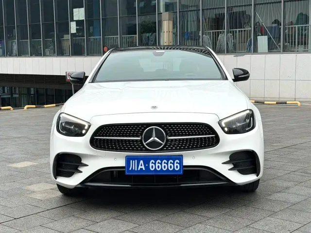 Mercedes-Benz E-Class — Фото автомобиля 2