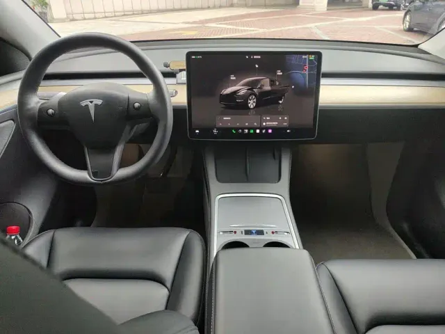 Tesla Model Y — Фото автомобиля 5