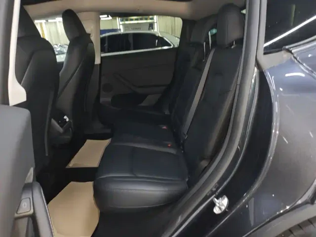 Tesla Model Y — Фото автомобиля 16
