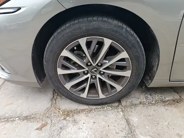 Lexus ES — Фото автомобиля 22