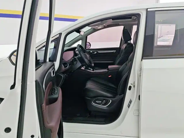 GAC Trumpchi M6 — Фото автомобиля 9