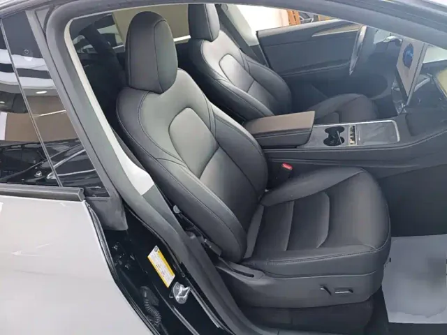 Tesla Model Y — Фото автомобиля 24