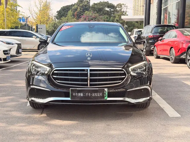 Mercedes-Benz E-Class — Фото автомобиля 2