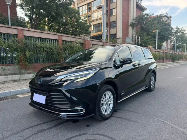 Фотография автомобиля — Toyota Sienna