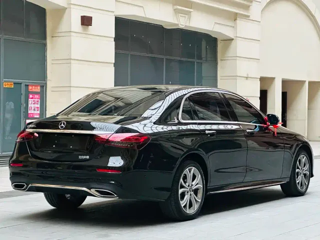 Mercedes-Benz E-Class — Фото автомобиля 5