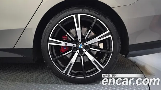 BMW 5 Series G60 — Фото автомобиля 6